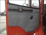 FREIGHTLINER FL70 Photo #13