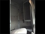 FREIGHTLINER COLUMBIA 120 Photo #9