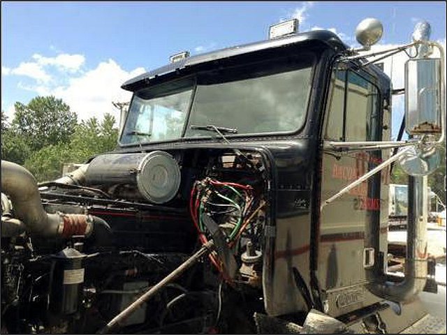 FREIGHTLINER FLD120