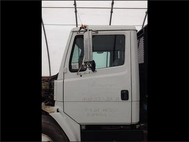 FREIGHTLINER FL60 Photo