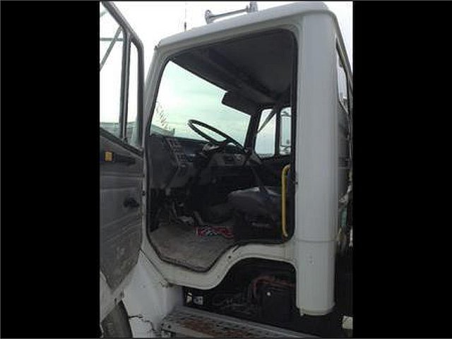 FREIGHTLINER FL70 Photo