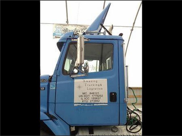 FREIGHTLINER FL112 Photo