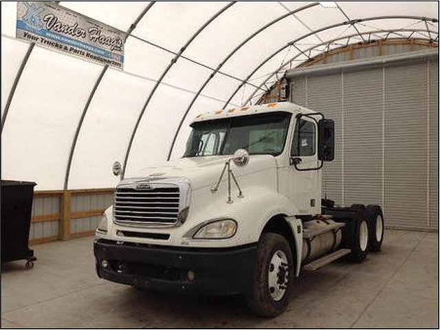 FREIGHTLINER COLUMBIA 120 Photo