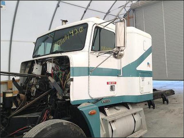 FREIGHTLINER FLD120 Photo
