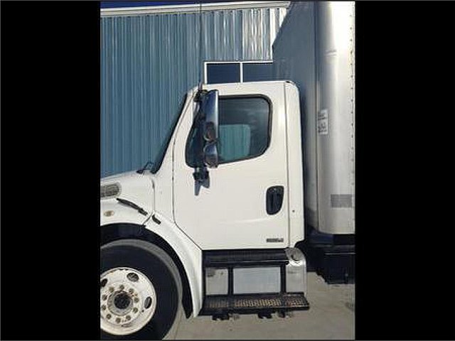 FREIGHTLINER M2 100 Photo