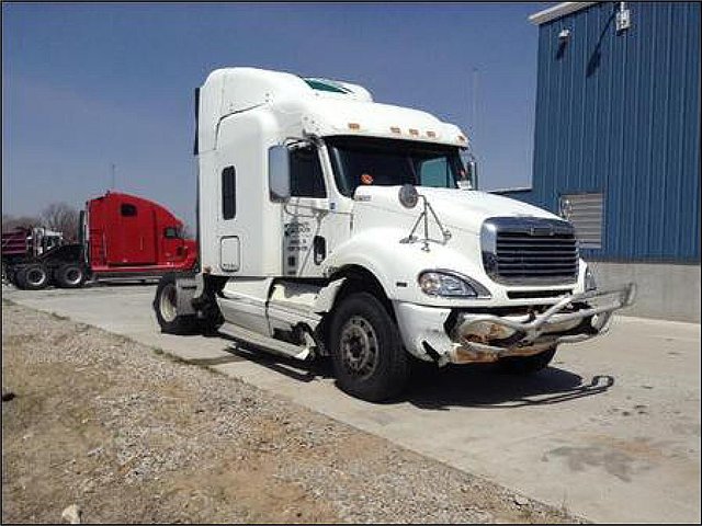 FREIGHTLINER COLUMBIA 120 Photo