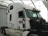 FREIGHTLINER COLUMBIA 120 Photo #2