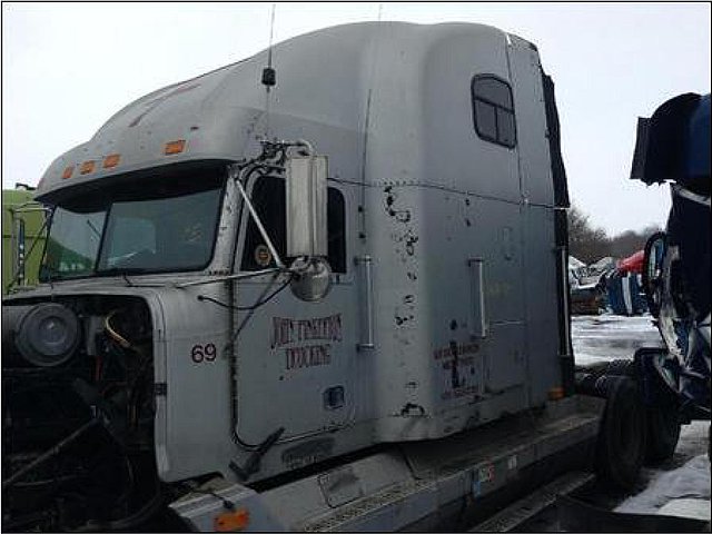 FREIGHTLINER FLD120 Photo