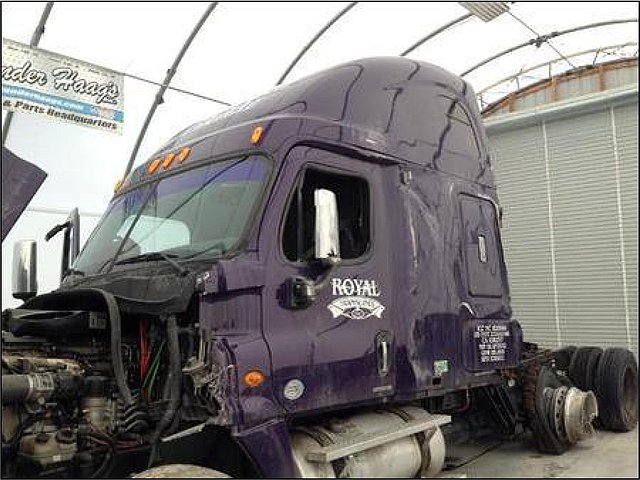 FREIGHTLINER CASCADIA Photo