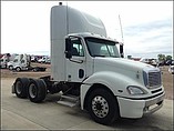 FREIGHTLINER COLUMBIA 120 Photo #2