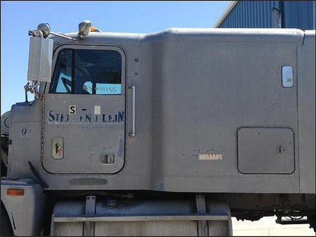FREIGHTLINER FLD120 Photo