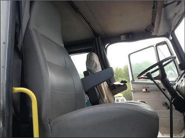 FREIGHTLINER FL80 Photo