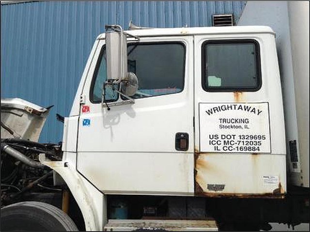 FREIGHTLINER FL80 Photo