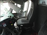 FREIGHTLINER COLUMBIA 120 Photo #2