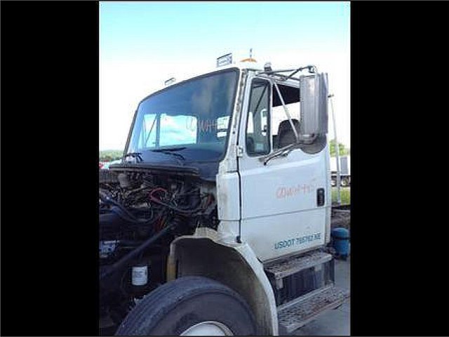 FREIGHTLINER FL70 Photo
