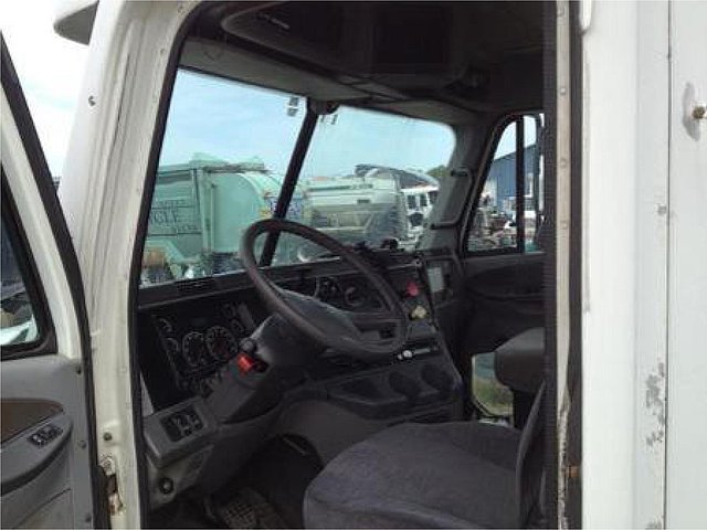 FREIGHTLINER COLUMBIA 120 Photo