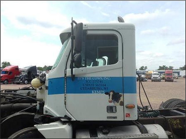 FREIGHTLINER COLUMBIA 120