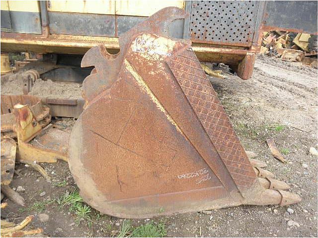 CATERPILLAR 235C Photo