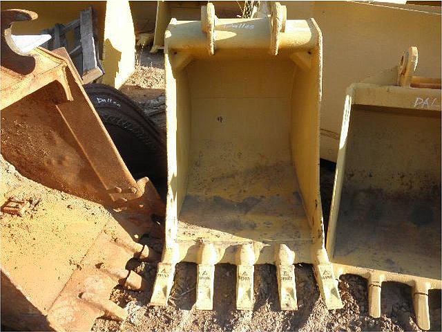 CATERPILLAR 215 Photo