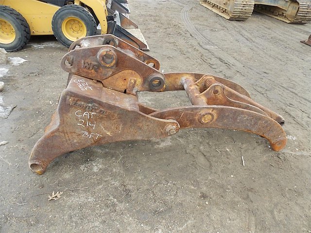 CATERPILLAR 214B FT Photo
