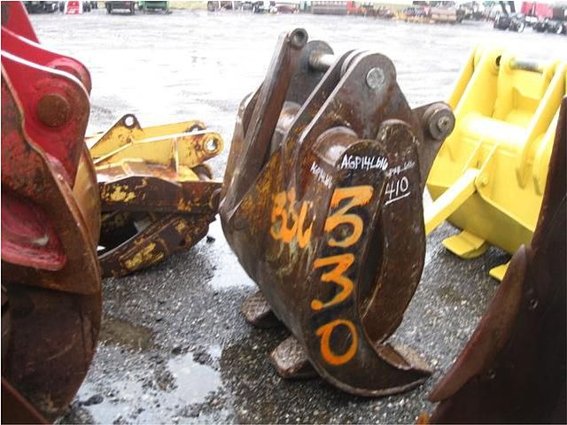 CATERPILLAR 330 Photo