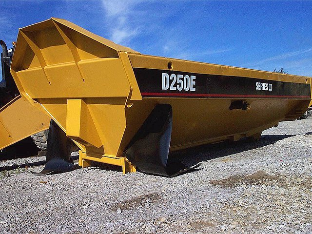 CATERPILLAR D250E II Photo