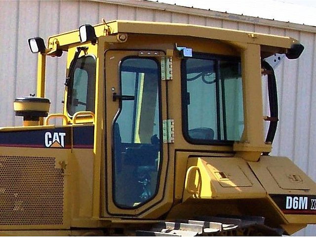 CATERPILLAR D5M Photo