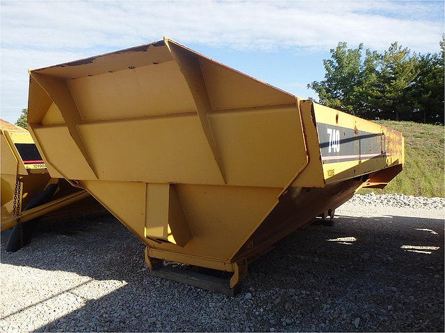 CATERPILLAR 740 Photo
