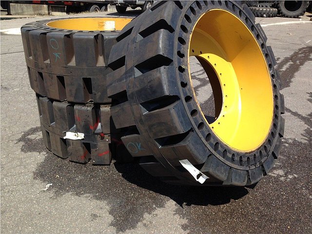 CATERPILLAR 62X9X24 (23.5-25)