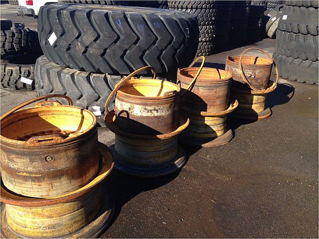 CAT 3 PIECE WHEELS 29.5X25 972