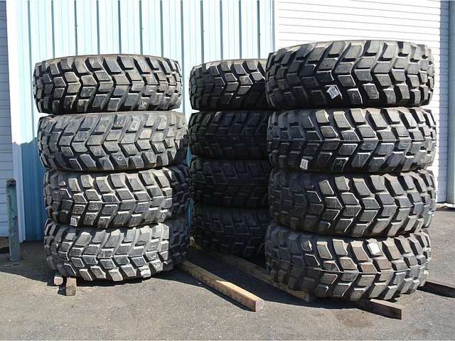 CATERPILLAR 725 Photo