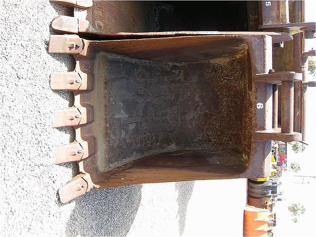 CATERPILLAR 235 Photo
