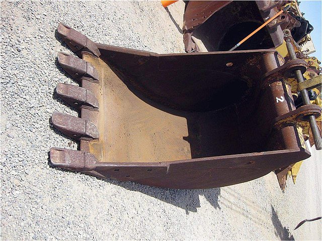 CATERPILLAR 225 Photo
