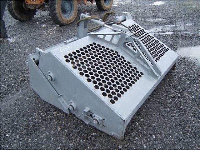 SKID STEER Photo