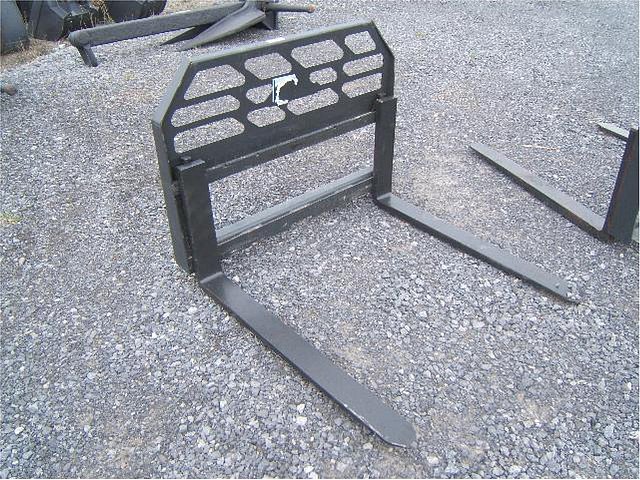 SKID STEER Photo