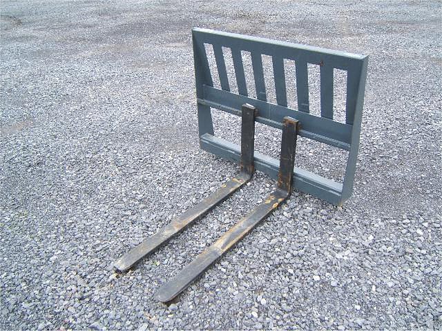 SKID STEER Photo