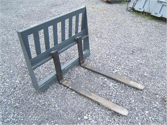 SKID STEER Photo