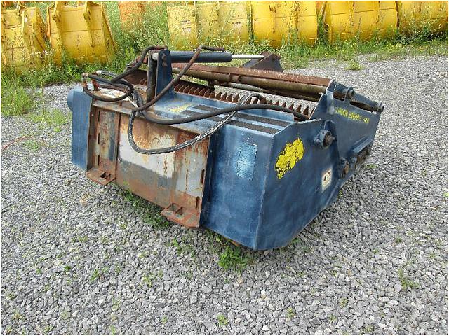 SKID STEER Photo