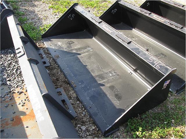 SKID STEER / SMALL TRACTORS