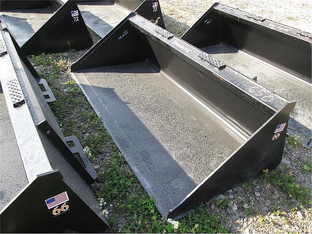 SKID STEER / SMALL TRACTORS Photo