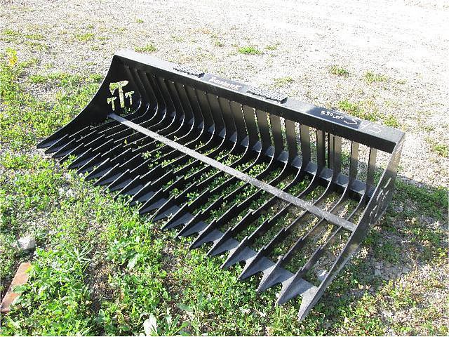 SKID STEER / SMALL TRACTORS Photo