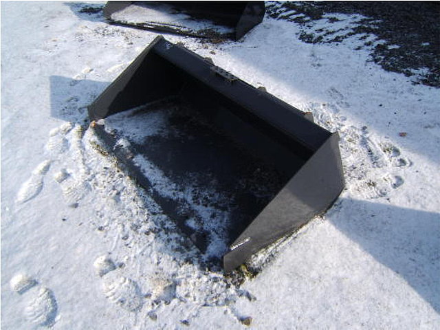 SKID STEER Photo