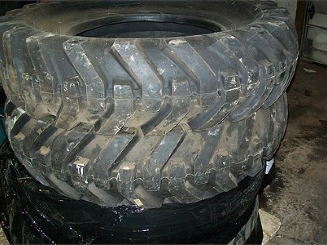 MTC 15.5 X 25 TIRE
