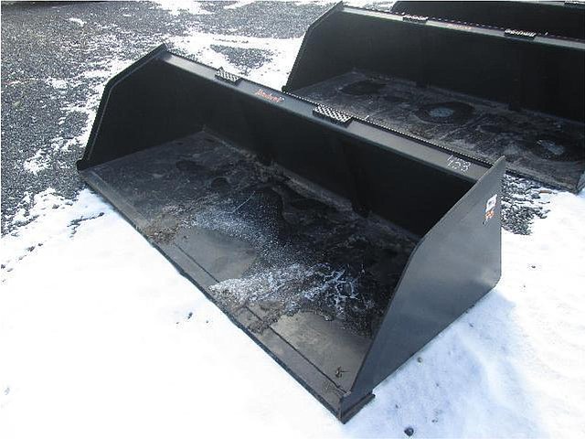 SKID STEER / SMALL TRACTORS Photo