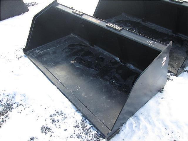 SKID STEER / SMALL TRACTORS Photo