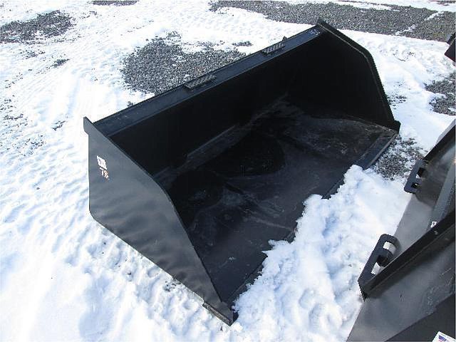 SKID STEER / SMALL TRACTORS