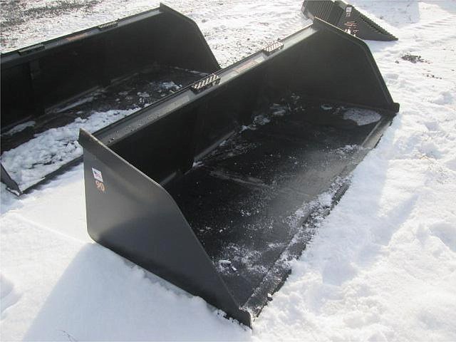 SKID STEER / SMALL TRACTORS Photo