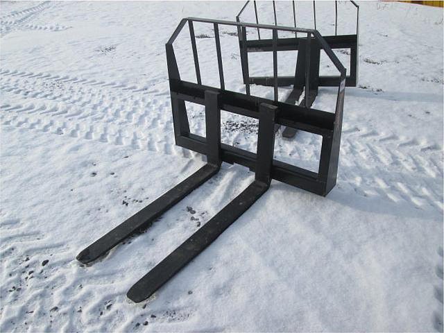 SKID STEER / SMALL TRACTORS Photo
