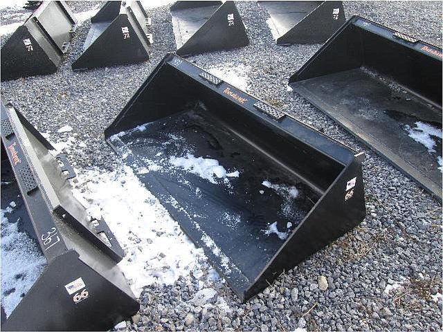SKID STEER / SMALL TRACTORS Photo