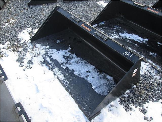SKID STEER / SMALL TRACTORS Photo